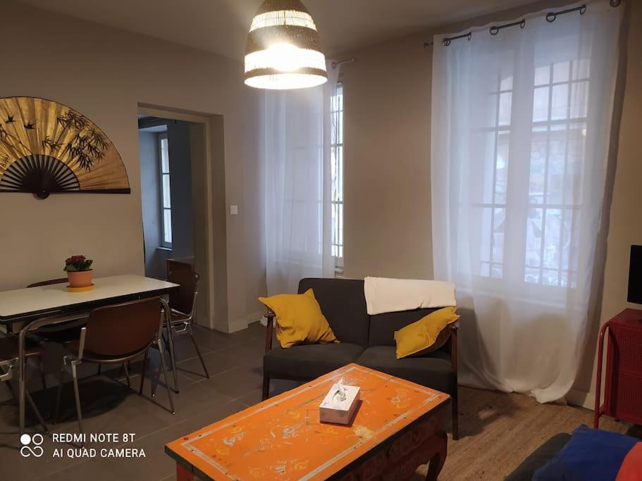 Bel Appartement Dans Centre Historique Avinhão Exterior foto